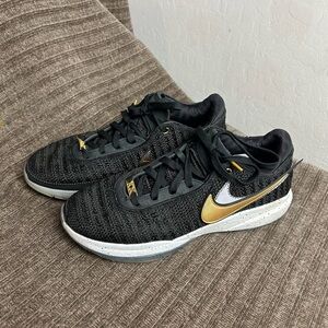 Nike LeBron 20 “Black Metallic Gold” Men’s Size 11 Basketball Shoes DJ5423-002